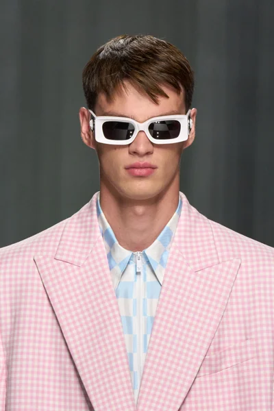 Look 75